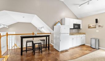 6 Gumpas Hill Rd, Pelham, NH 03076