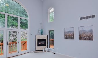 588 Green Rd, Ann Arbor, MI 48105