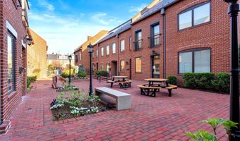 423 N LEE St, Alexandria, VA 22314