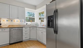 424 Riverview Dr, Bay St. Louis, MS 39520