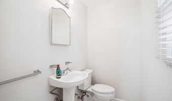 4503 TRAYMORE St, Bethesda, MD 20814
