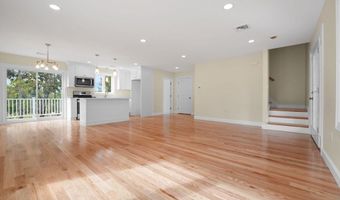 661 Main St, Acushnet, MA 02743