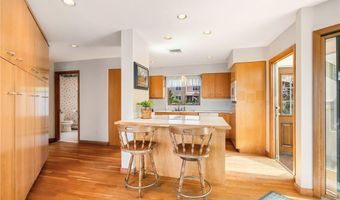 96 Starr Dr, Narragansett, RI 02882