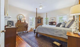 1059 Washington St, Bath, ME 04530