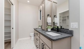 2516 E Chestnut Trl, Brandon, SD 57005