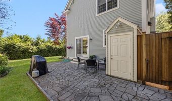 42 Camden Rd, Narragansett, RI 02882