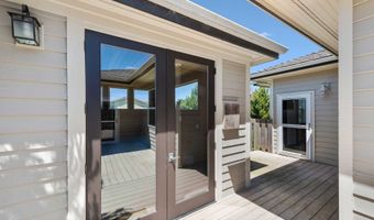 847 CARTER St, Bandon, OR 97411