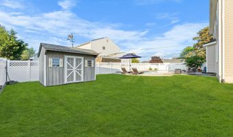 48 Poplar St, Beachwood, NJ 08722