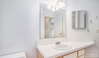 2235 S Huron Pkwy 4, Ann Arbor, MI 48104
