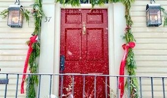 37 Marsh St, Newport, RI 02840