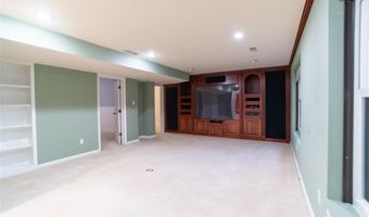 570 Castle Ridge Dr, Ballwin, MO 63021