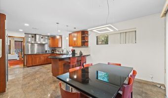 10 Morley Ct, Albertson, NY 11507