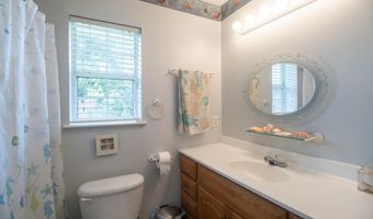 517 Victoria St, Bay St. Louis, MS 39520