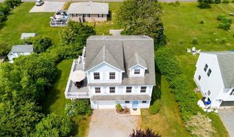 8 Green Acres Dr, Narragansett, RI 02882