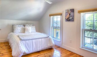75 Mary St, Newport, RI 02840