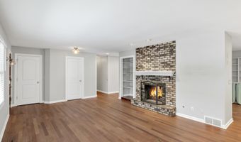 1405 Surrey Ln, Algonquin, IL 60102