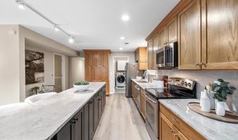 6352 12TH St N, Arlington, VA 22205