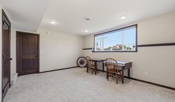 814 Curt Felt Dr, Alexandria, MN 56308