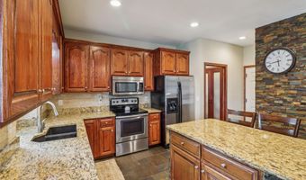 946 11th Ave SE, Altoona, IA 50009