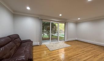 1253 Island Dr 102, Ann Arbor, MI 48105