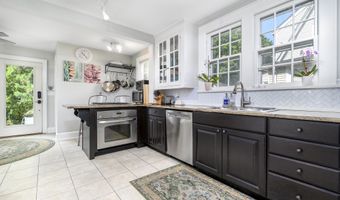363 Lake Ave, Bridgeport, CT 06605