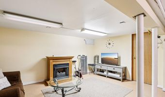 15 5th Ave, Avenel, NJ 07001