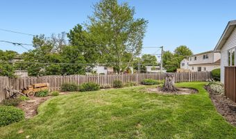 1410 W Lexington Dr, Arlington Heights, IL 60004