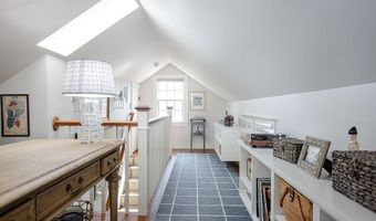 41 Elm St, Newport, RI 02840
