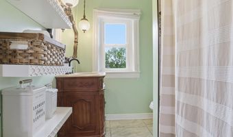 103 W KING St, Abbottstown, PA 17301