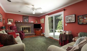 11 Lyon Rd, Middletown, NJ 07748