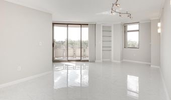 7111 WOODMONT Ave 602, Bethesda, MD 20815