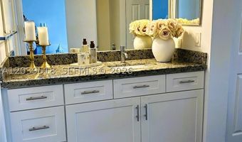 20515 E Country Club Dr 142, Aventura, FL 33180