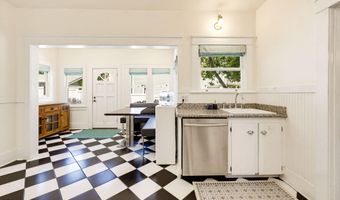 307 N Main St, Ashland, OR 97520