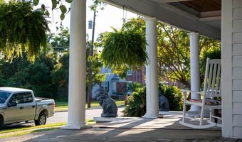 66 Weaver St, Baxley, GA 31513