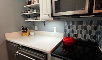 820 S WASHINGTON St 226, Alexandria, VA 22314