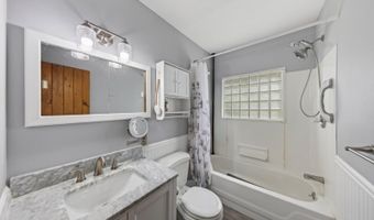 1052 Lakeside Dr E, Alloway, NJ 07422