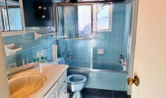 6 Winter Ln, Amityville, NY 11701