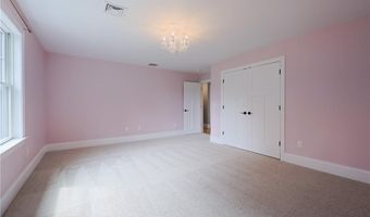 2 Bluemead Farm Ln, Barrington, RI 02806