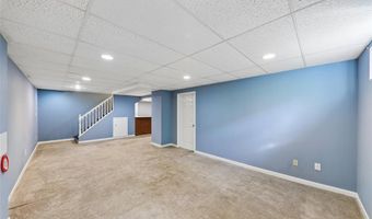 800 Eaglebrooke Dr, Ballwin, MO 63021