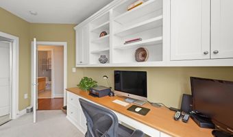 1200 N HARTFORD St 601, Arlington, VA 22201