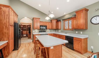 2225 E Byrum Cir, Brandon, SD 57005