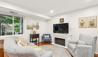 7425 DEMOCRACY Blvd 14, Bethesda, MD 20817