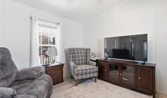 27 Woodward Rd, Lincoln, RI 02865