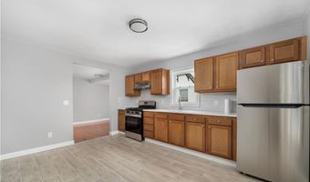 35 Central St, Lincoln, RI 02838