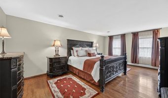 6 Amanda Ct, Airmont, NY 10952
