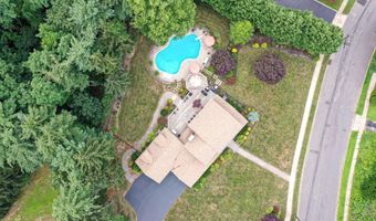 44 Devonshire Ct, Middletown, NJ 07748