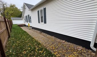 807 6th St, Aurora, NE 68818