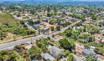 210 N Stage Coach Ln, Fallbrook, CA 92028