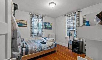 21 Slocum St, Newport, RI 02840