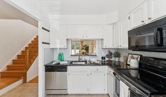 6316 CHIMNEY WOOD Ct, Alexandria, VA 22306